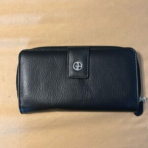 NWOT Giani Bernini Leather Wallet 7 by 8 with Logo Clasp